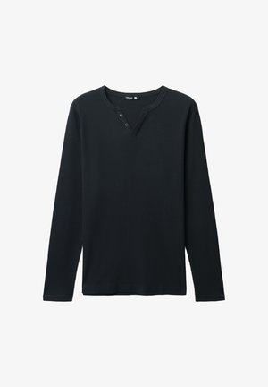 Czarna longsleeve'owa koszula henley wykonana z teksturowanej tkaniny, z zapięciem na guziki i luźnym krojem, z prostym dołem i metką XL.