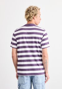 Dickies RIVERGROVE TEE - Marškinėliai su spaudiniu - plum perfect