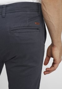 Solid SDARTUS SLIM FIT - Chino stiliaus kelnės - insignia blue