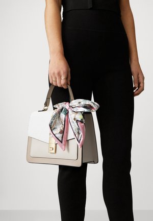 CAILLA - Handtasche - white overflow