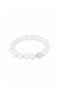 Vitt pärlarmband med släta, rundade pärlor och en silveraccentpärla som har ingraverad logotyp. Elastiskt tråddesign för en flexibel passform.
