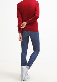 Zalando Essentials Vest - dark red
