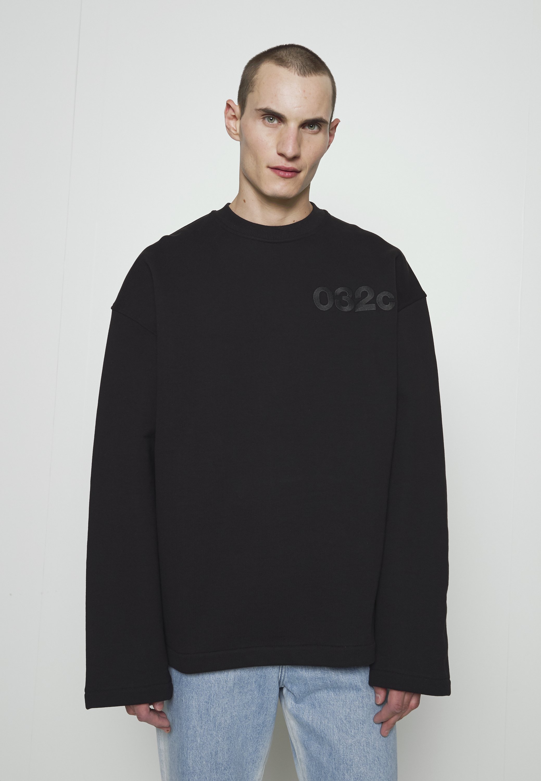 032c OVERSIZED CREWNECK UNISEX 