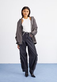 adidas Originals Široke nogavice - black