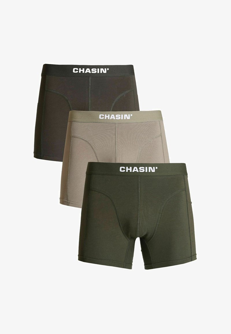 Tri para bokseric Chasin' v temno zeleni, olivni in svetlo bež barvi. Narejeni so iz mehkega materiala s kontrastnim logotipom na pasu.