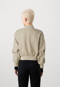 ONLY Petite ONLNANCY SHORT - Pilotska jakna - humus