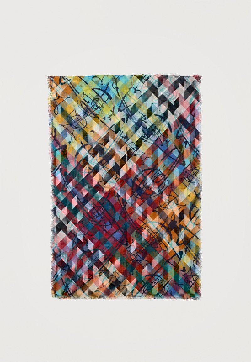 Έγχρωμο καρό ύφασμα με επικαλυπτόμενες αφηρημένες μαύρες γραμμές και σχήματα, με ελαφρώς φθαρμένες άκρες, απλωμένο επίπεδα σε λευκό φόντο.