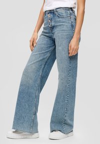 s.Oliver Flared Jeans - blau