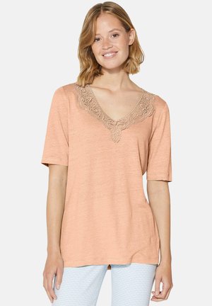 Perzikkleurig T-shirt met een V-hals en verfijnde kantdetails langs de rand, met korte mouwen en een losse pasvorm.