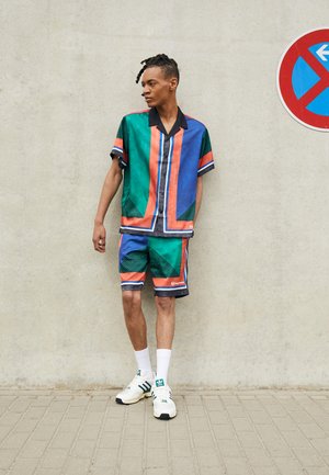 MONTE CARLO TENNIS - Šortai - black/multi