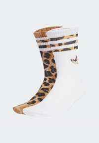 Zwei Paar Socken: eine braune mit schwarzen Leopardenflecken, die andere weiße mit schwarzen Streifen und einem Logo. Aus Baumwollmischung, gerippte Textur.