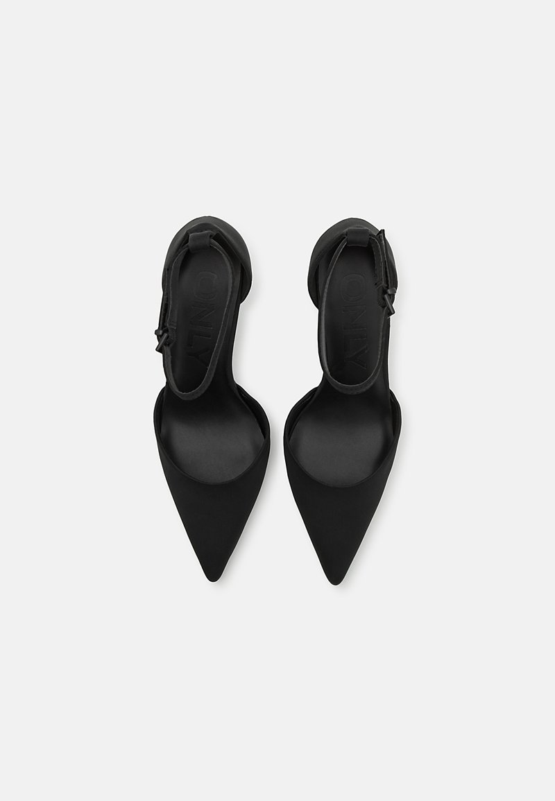Schwarze Slingback-Schuhe mit spitzem Zehenbereich, mattierter Oberflächenstruktur und schmalem Knöchelriemen, die ein minimalistisches Design und eine elegante Silhouette aufweisen.