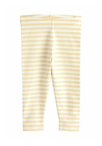 Leggings de rayas amarillas y blancas hechos de tela suave y elástica. Presentan un diseño ajustado con una cintura sencilla y corte a la altura del tobillo.