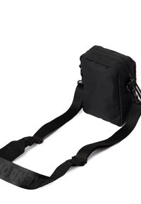 Weekend Offender Umhängetasche - black ripstop