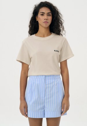 - T-shirt basic