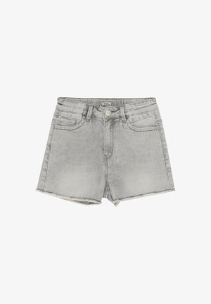 Szare szorty dżinsowe z wysokim stanem, czterema kieszeniami i postrzępionym dołem. Tkanina jest lekko wyblakła o gładkiej fakturze. Zapięcie na metalowy guzik.