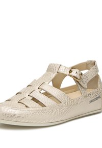 Sandali in pelle beige con design intrecciato, cinturino regolabile e parte superiore testurizzata. Presentano un tacco leggero e un marchio sul lato.