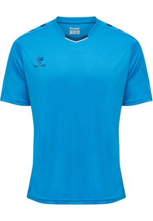 Blå idrottströja i glatt tyg, med V-ringning, korta ärmar och svarta accentlinjer på axlarna. Hummel-logotypen ingår.