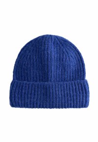 Bonnet en tricot bleu fabriqué en laine texturée, avec un design à côtes et un revers plié. Le chapeau est doux et présente une saturation de couleur profonde.