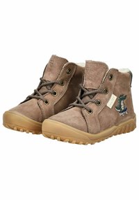 Botas de tobillo de cuero marrón con suelas de goma marrón claro, que presentan un diseño de cocodrilo bordado en verde y cierre con cordones.