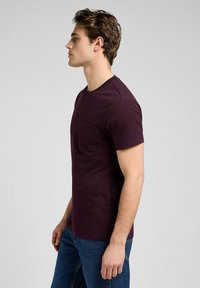 Lee SHORT SLEEVE ULTIMATE POCKET - Camiseta básica - deep wine