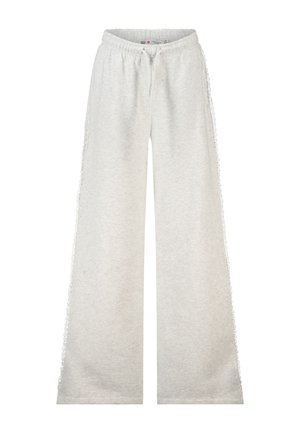 Lichtgrijze joggingbroek met wijde pijpen, elastische tailleband en kanten details aan de zijkant, plat liggend op een witte achtergrond.