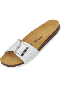 Weiße Rutsch-Sandalen mit einer strukturierten Oberseite und einer silbernen Schnalle. Korkfußbett mit einem tanfarbenen Wildlederfinish und einer weißen, geriffelten Gummisohle.