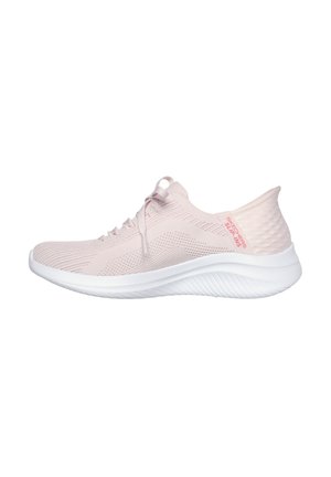 Baskets de sport roses légères avec une tige en mesh respirant, un talon texturé, une semelle intermédiaire blanche et des lacets. Présente le logo "SKECHERS" au niveau du talon.