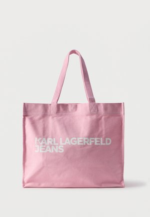 Sac fourre-tout en toile rose avec double poignée et "KARL LAGERFELD JEANS" imprimé en blanc sur le devant.