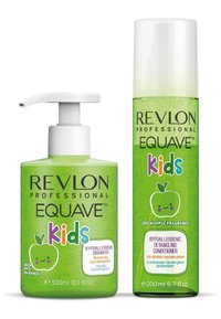 Bouteille verte de shampooing hypoallergénique Revlon Equave Kids avec un bouchon pompe, accompagnée d'une bouteille verte similaire de conditionneur démêlant.