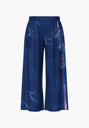 Pantalones de pierna ancha azul marino con un patrón de cuerda en toda la prenda, una franja vertical roja y remolinos decorativos blancos en un lado.