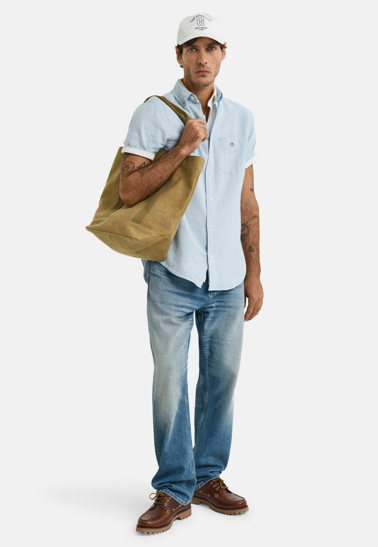 REGULAR FIT