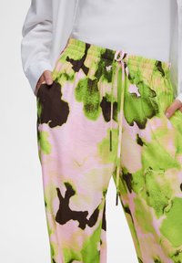 Selected Femme SLFHELINDA WIDE - Nohavice - lime green