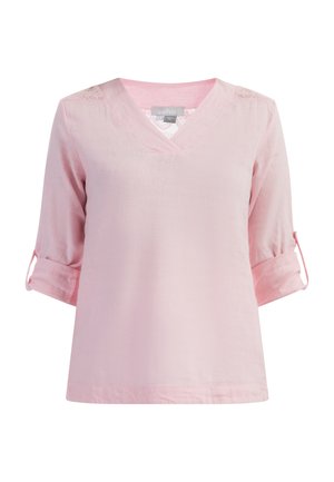 Roze V-hals blouse met driekwart mouwen, voorzien van opgerolde tabs. Gemaakt van een lichtgewicht stof met een gladde textuur en subtiele details.