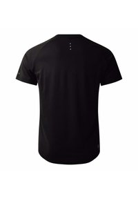 Schwarzes Sport-T-Shirt mit kurzen Ärmeln, aus leichtem, atmungsaktivem Material. Mit drei kleinen Punkten auf dem oberen Rücken und einem Logo am Saum.