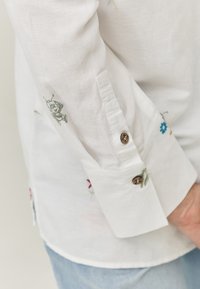 Thumbnail Image 4