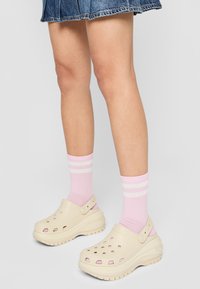Crocs - MEGA CRUSH UNISEX - Drewniaki i Chodaki Miniatura obrazu 1