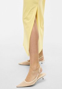 VILA VISUMMER FLÜGELÄRMEL - Maxikjole - pale banana