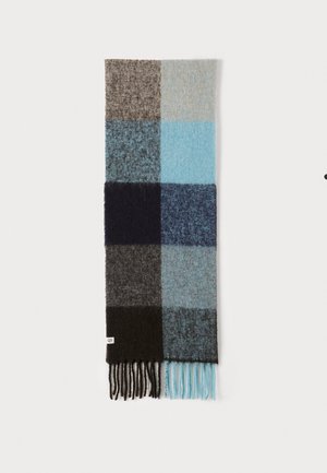 Wollen sjaal in een geometrisch patchworkontwerp. Bevat tinten grijs, blauw en zwart. Franje uiteinden voegen textuur toe. Zacht en warm.