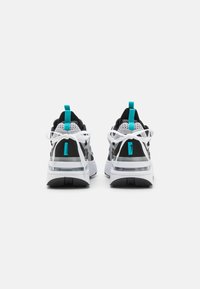 Nike Sportswear AIR MAX FURYOSA NRG - Tenisky - white/black/metallic silver/dusty cactus