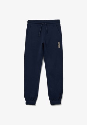 Marineblauwe sweatpants met elastische tailleband en boorden. Beschikt over zijzakken en de tekst "EXPLORE" in goud op het linkerpantbroek. Zachte stoftextuur.