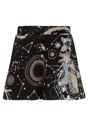Schwarze Shorts mit einem galaktischen Muster in Silber und Weiß, mit einem glitzernden Sternakzent und dem Wort "NICE" deutlich sichtbar.