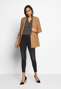 Noisy May NMLUCY  - Ļoti pieguloši džinsi - black denim