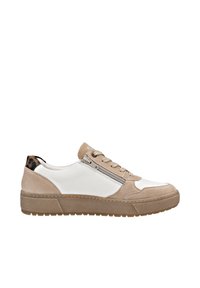Sneaker con tomaia in pelle bianca e dettagli in suede beige, con una stampa leopardata sul tallone. Include una zip laterale e una suola testurizzata.