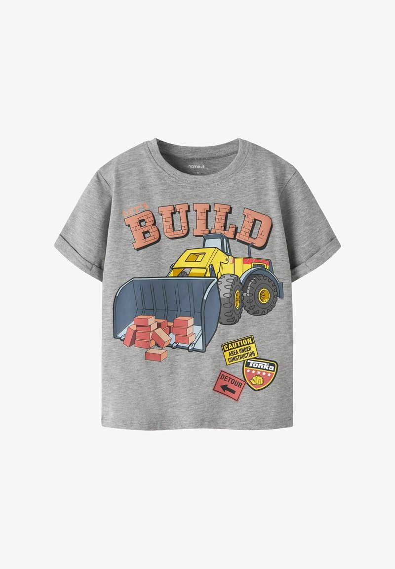 T-shirt gris pour enfants avec un chargeur frontal jaune transportant des briques et le texte « Let's Build », ainsi que des panneaux sur le thème de la construction.