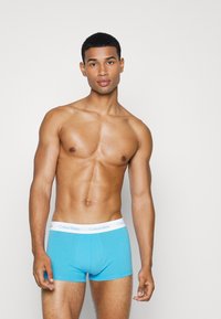 Calvin Klein Underwear LOW RISE TRUNK STRETCH 3 PACK - Cuecas boxer - ocean storm/lime/blue/white