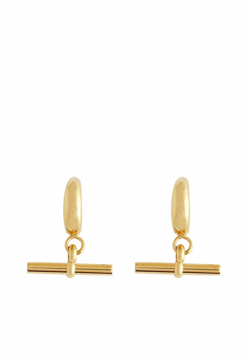 Les boucles d'oreilles pendantes en doré présentent une forme ovale avec un pendentif à barre horizontale, une surface lisse et une finition polie.