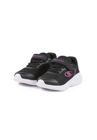 Schwarze Sportschuhe aus Mesh-Material, weiße Sohle und ein pinkes Logo. Mit einem Riemen und Schnürsenkeln für einen sicheren Sitz und Komfort.
