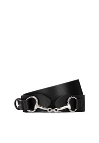Cinturón de cuero negro con una textura suave, que presenta grandes herrajes de plata y un diseño único con recortes circulares y detalles de cierre.