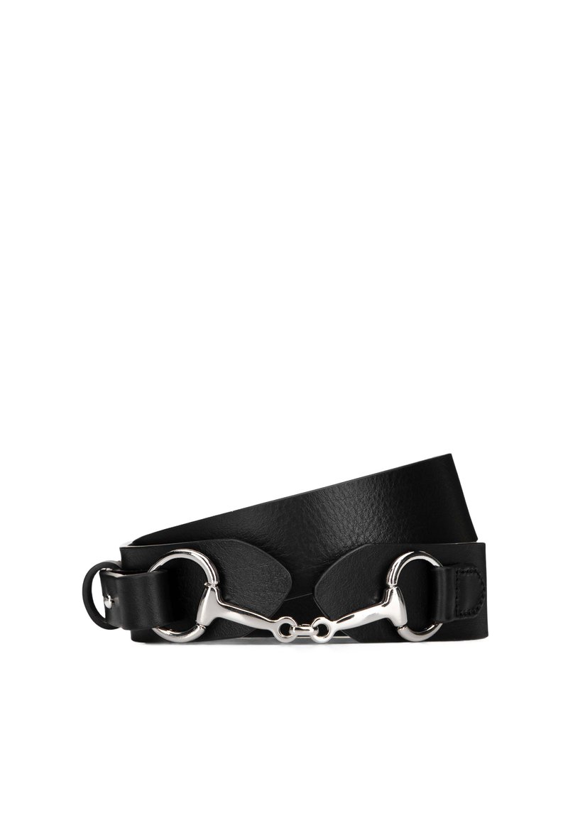 Cinturón de cuero negro con una textura suave, que presenta grandes herrajes de plata y un diseño único con recortes circulares y detalles de cierre.